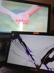 パソコン死亡のお知らせ。液晶画面ぶっ潰れましたけどどうすればいいか