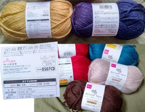 アクリル100％ 購入店舗：ダイソー 購入年：2023 量：約55ｇ（約115ｍ 材質：アクリル100％ 使用針：棒針8号、かぎ針8/0号
