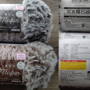 購入店舗：ダイソー 購入年：2025 量：約100ｇ（約55ｍ 材質：ポリエステル100％ 使用針：8.0-10ｍｍ、棒針8ｍｍ、かぎ針10ｍｍ 標準ゲージ：10目・14段（10ｃｍ平方メリヤス編み 編み機はお勧めしません マホガニー ブラック ゼニス