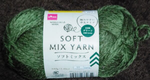 ソフトミックス 購入店舗：ダイソー 購入年：2023 量：約40ｇ 材質：アクリル80％、羊毛20％ 使用針：5.5-6.5ｍｍ 棒針13号、かぎ針10/0号