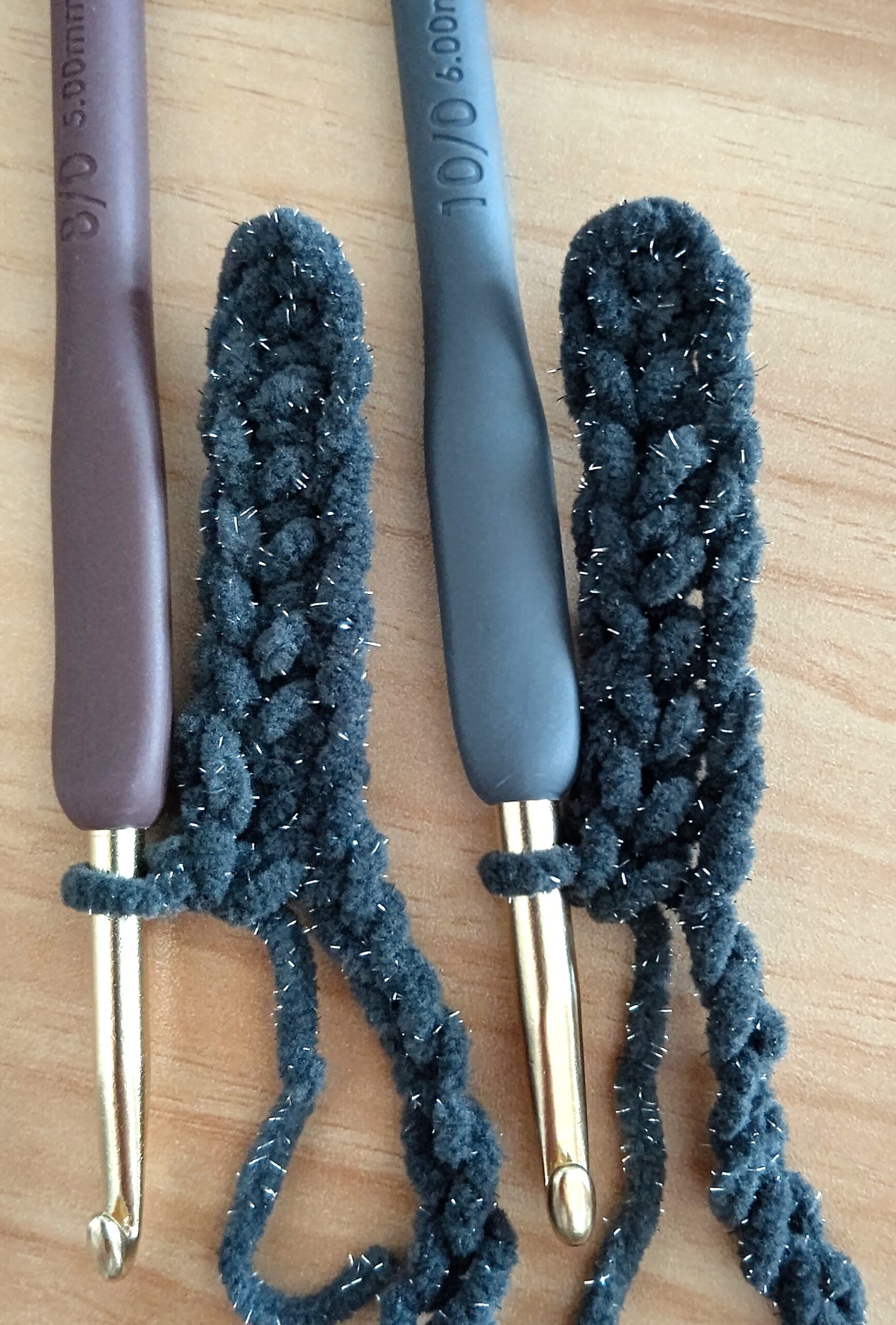 ダイソー毛糸ムーンフロストかぎ針８号から１０号